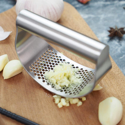 Garlic Press Rocker, Stainless Steel Garlic Crusher, Dishwasher Safe, Ergonomic Handle Garlic Chopper with Silicone Peeler and Cleaning Brush, Rust Proof Garlic Mincer Tool for Kitchen Gadgets